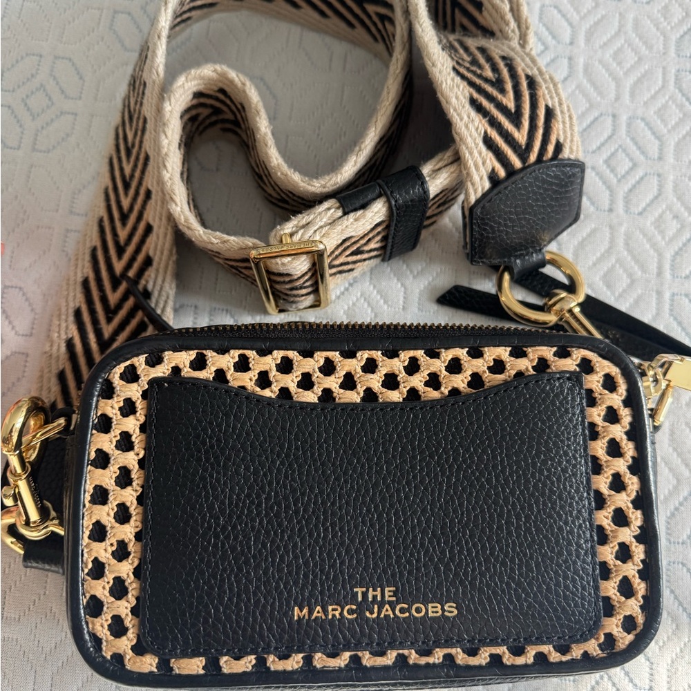 Marc Jacobs Black and Gold Crossbody Bag - Picture 5 of 7